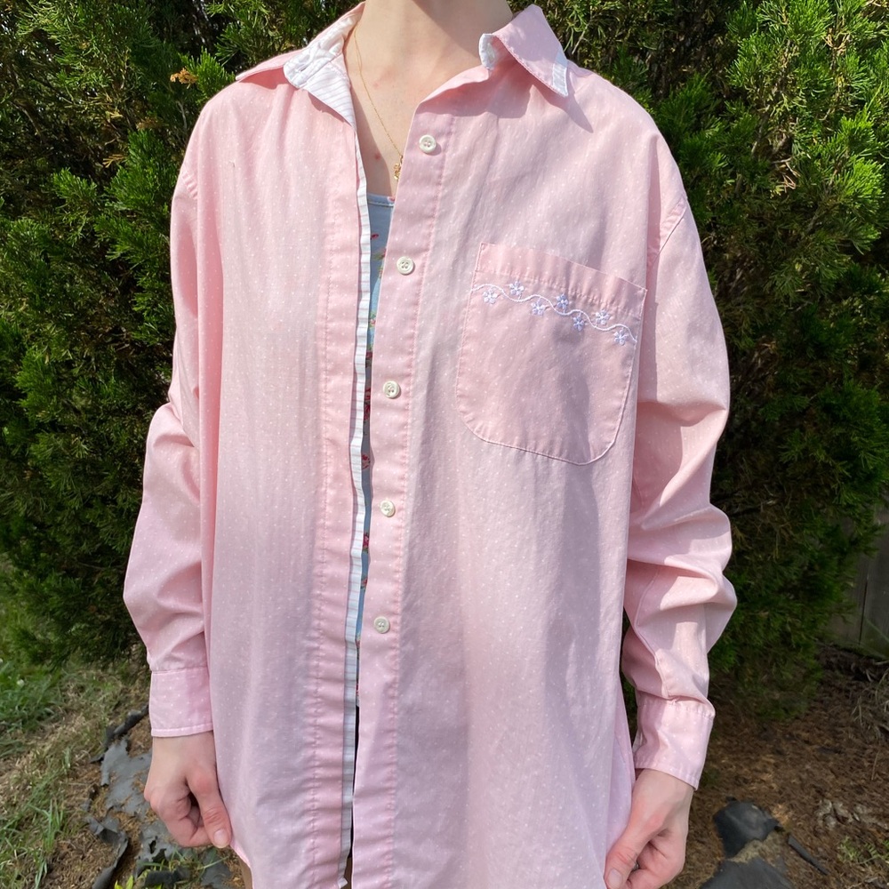 Dainty Vintage Cabin Creek Pink Polka Dot Button Up Shirt with Floral Embroidery